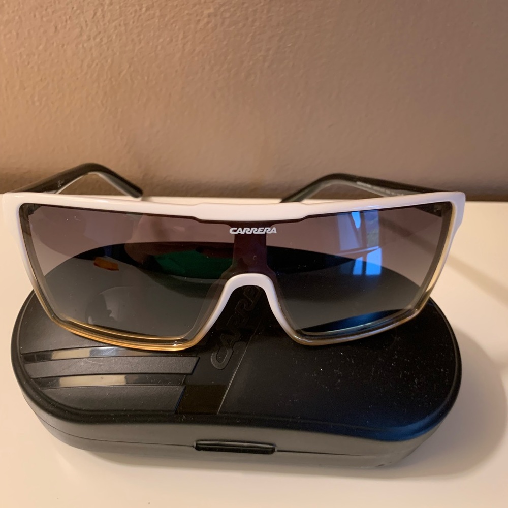 Men sunglasses is black and white color